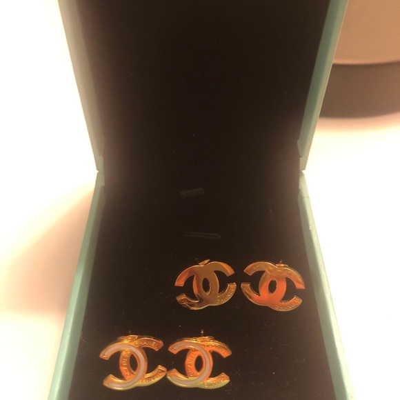 “SOLD” Chanel earrings - Picture 2 of 3
